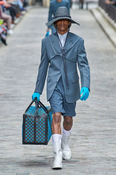 Look 37